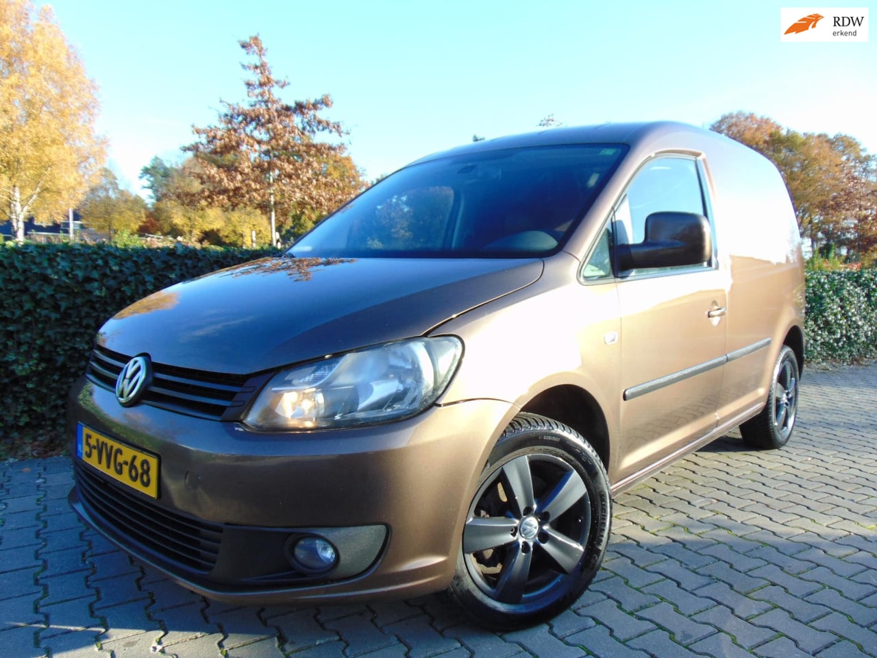 Volkswagen Caddy - 1.6 TDI Highline Automaat , Clima / Cruise / Leder / Navi / Pdc / 16" Lm Velgen / Trekhaak - AutoWereld.nl