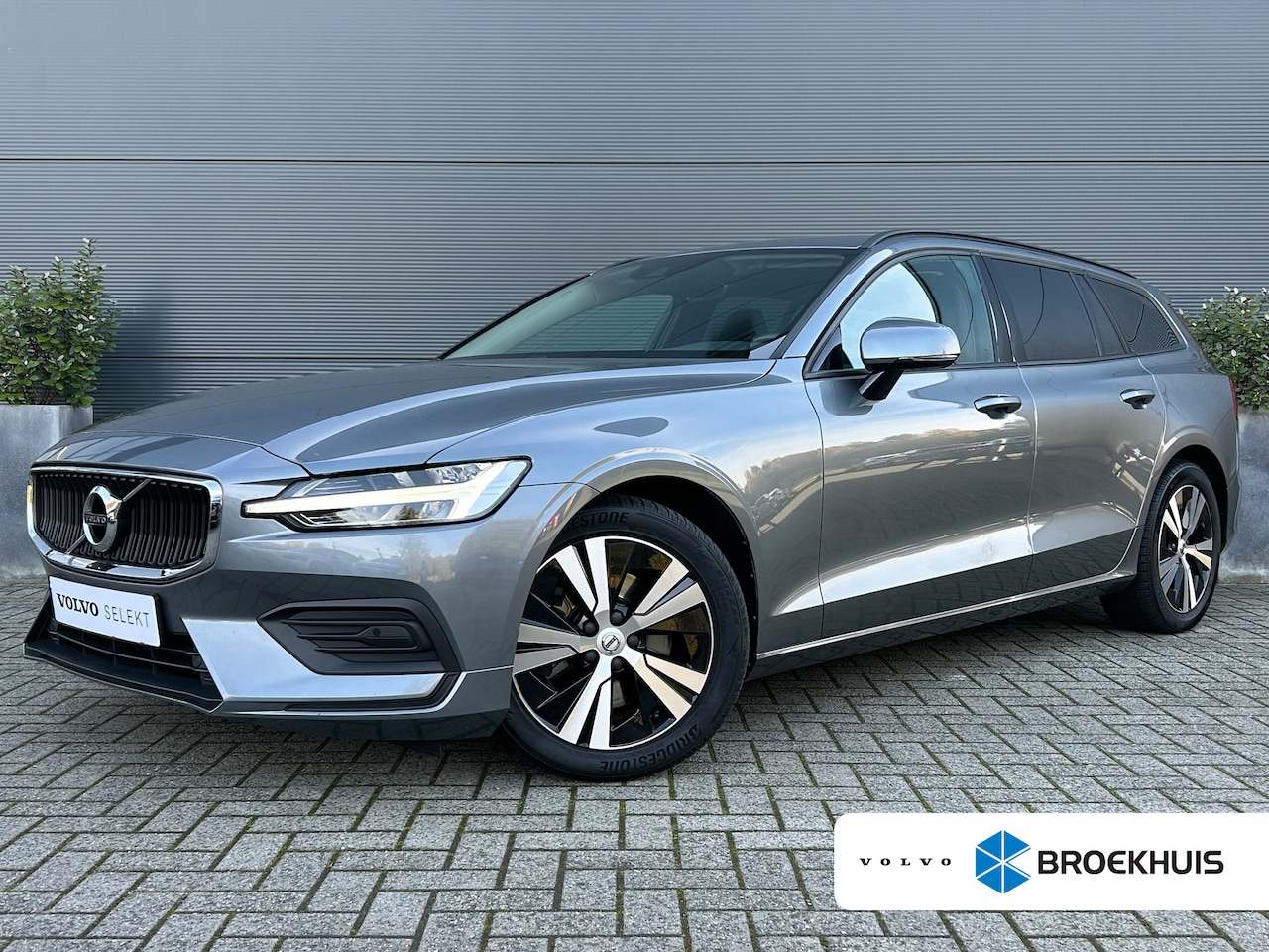 Volvo V60 - 2.0 B3 Business Pro | Trekhaak | BLIS | Pilot Assist | Stoel & stuurverwarming | Verwarmde - AutoWereld.nl