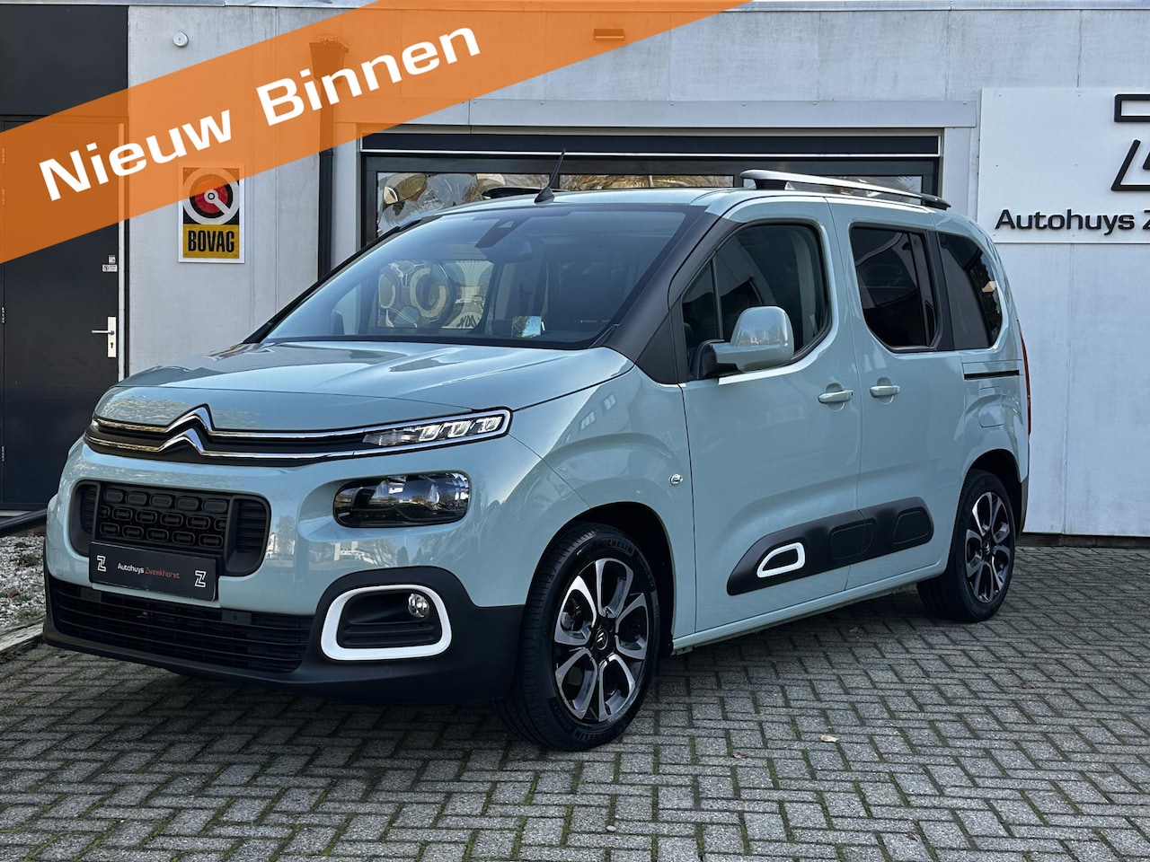 Citroën Berlingo - 1.2 PureTech Shine Luxe uitvoering | Slechts 20.000 km | Panoramadak - AutoWereld.nl