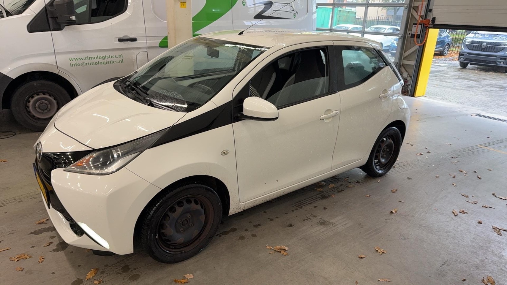Toyota Aygo - 1.0 VVT-i x-play | Radio | elektrische ramen voor | - AutoWereld.nl