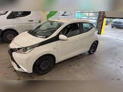 Toyota Aygo - 1.0 VVT-i x-play | Radio | elektrische ramen voor |