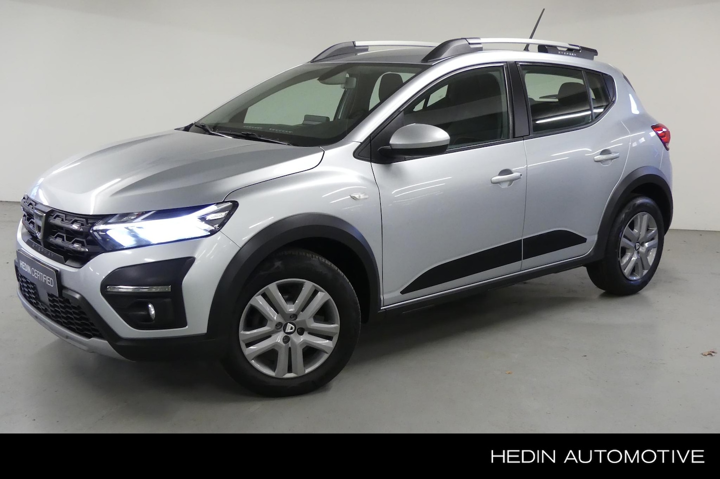 Dacia Sandero Stepway - TCe 90 Comfort | MediaNav Multimedia | Climate Control | Cruise Control | Parkeersensoren - AutoWereld.nl