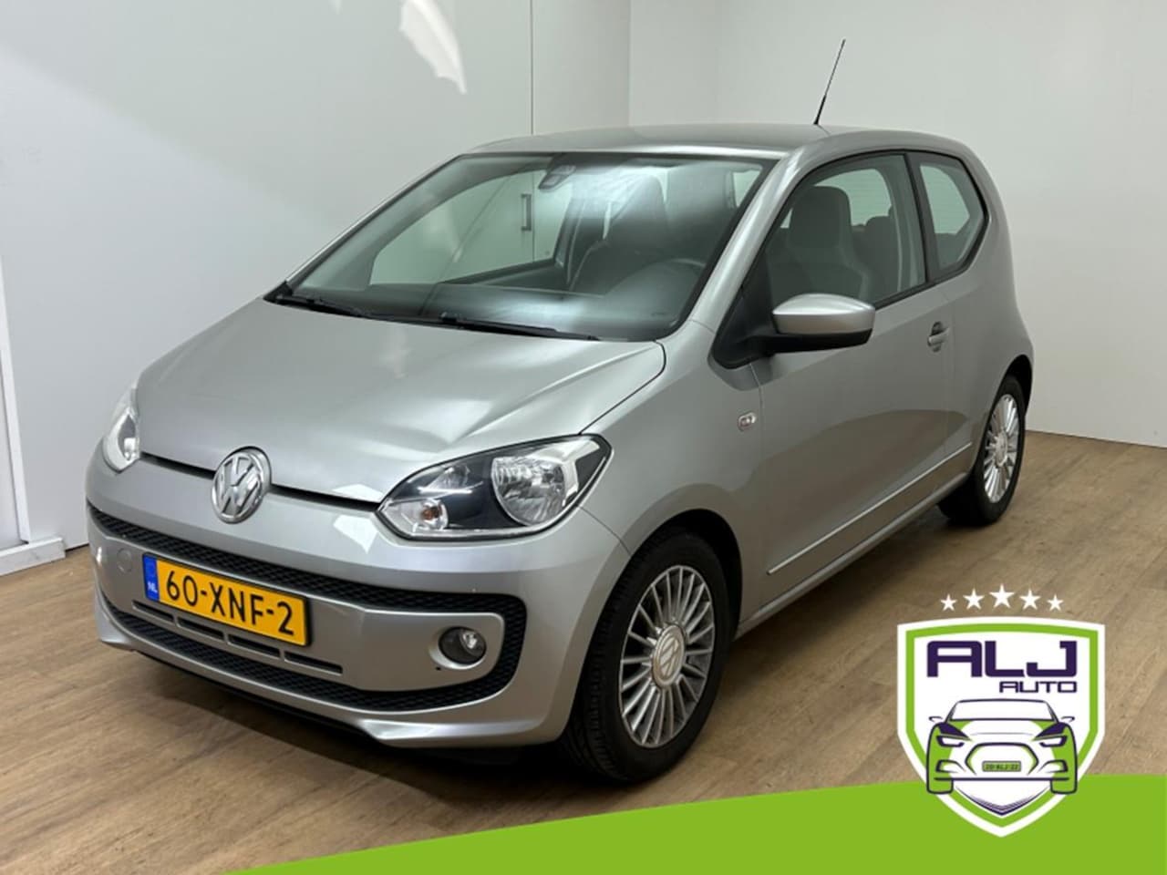 Volkswagen Up! - Occasion 1.0 high up! BlueMotion | Grijs | Tweedehands Volkswagen Up! | Airco | Aux - AutoWereld.nl