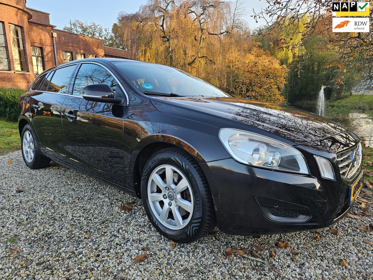 Volvo V60 - 1.6 T4 Momentum AIRCO/cruise - AutoWereld.nl