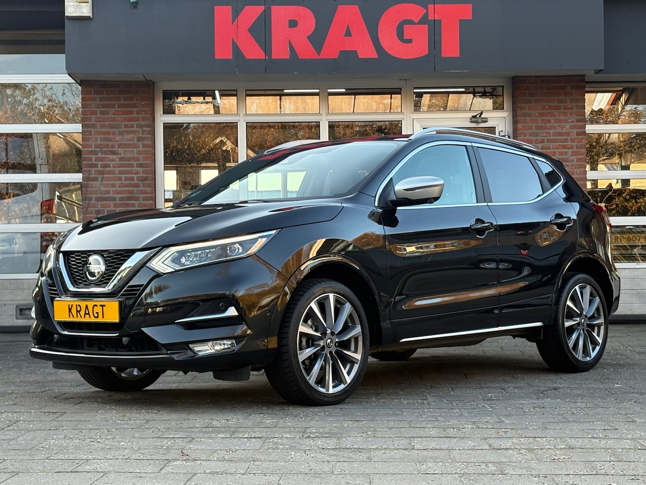 Nissan Qashqai - Tekna + 1.3 DIG-T 140 pk - LED - Leder - Panoramadak - afn. trekhaak! - AutoWereld.nl