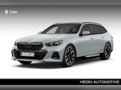 BMW 5-serie Touring - 530e M Sport Edition M-Sport Pro | 21 inch | Trekhaak | Panoramadak | Comfort Pack |