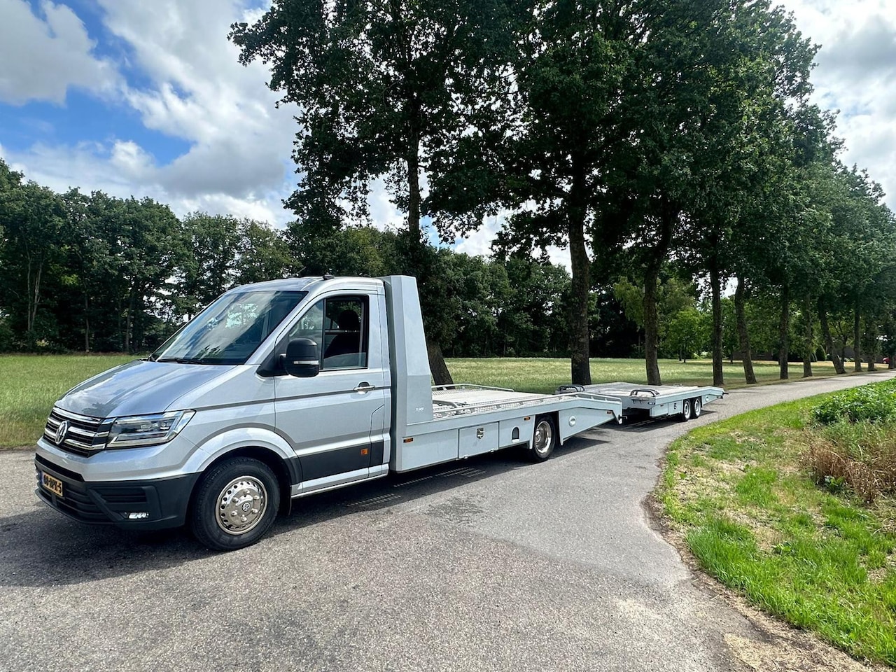 Volkswagen Crafter - OPRIJWAGEN + TIJHOF AANHANGER 2020 119000km - AutoWereld.nl