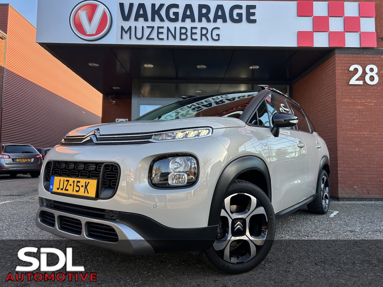 Citroën C3 Aircross - 1.2 PureTech S&S Shine // TREKHAAK // NAVI // CLIMA // PDC // CRUISE // APPLE CARPLAY / AN - AutoWereld.nl