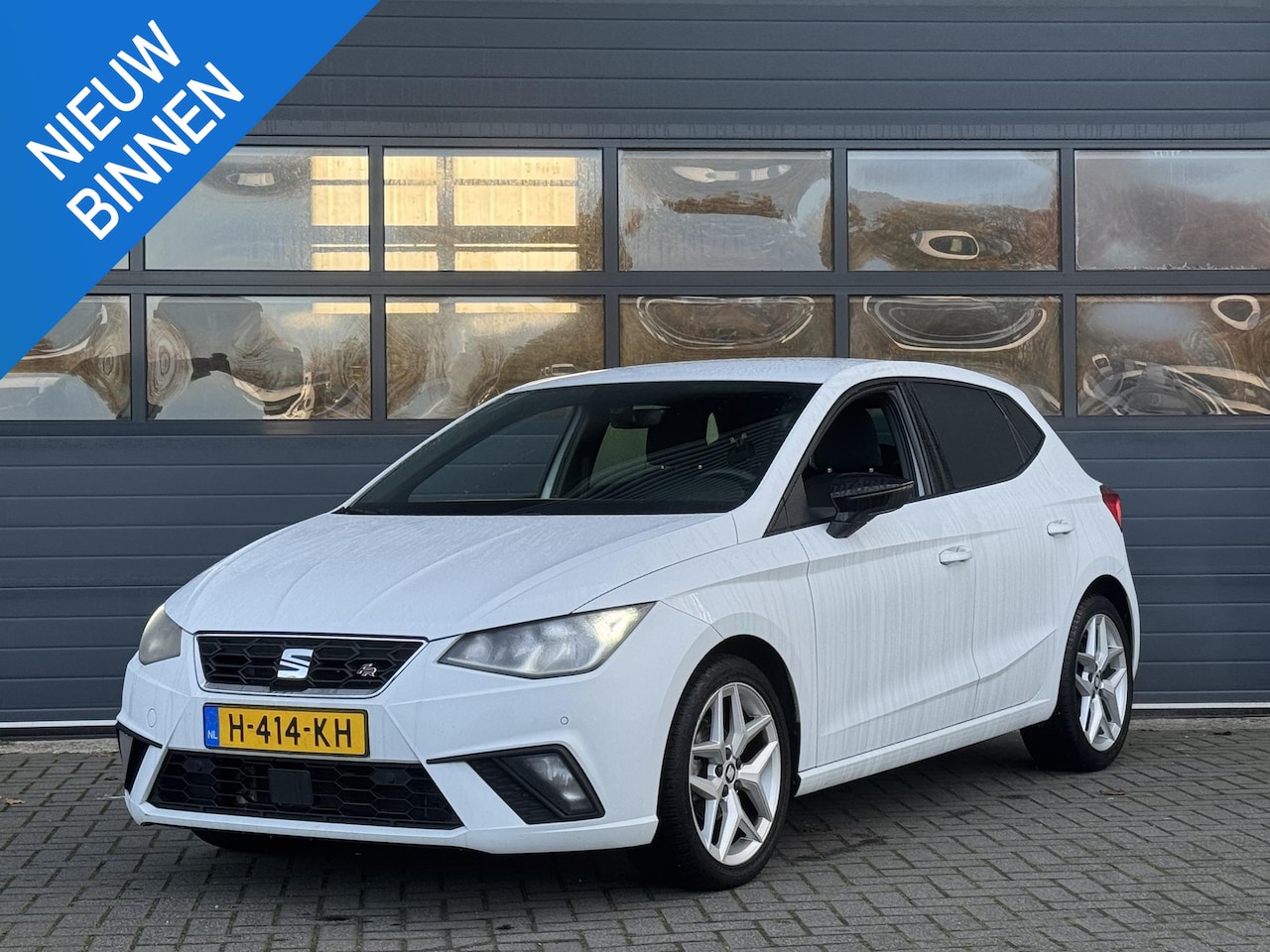 SEAT Ibiza - 1.0 TSI FR BUSINESS INTENSE I P-CAMERA I CLIMATE CONTROL I APPLE CARPLAY I CRUISE CONTROL - AutoWereld.nl