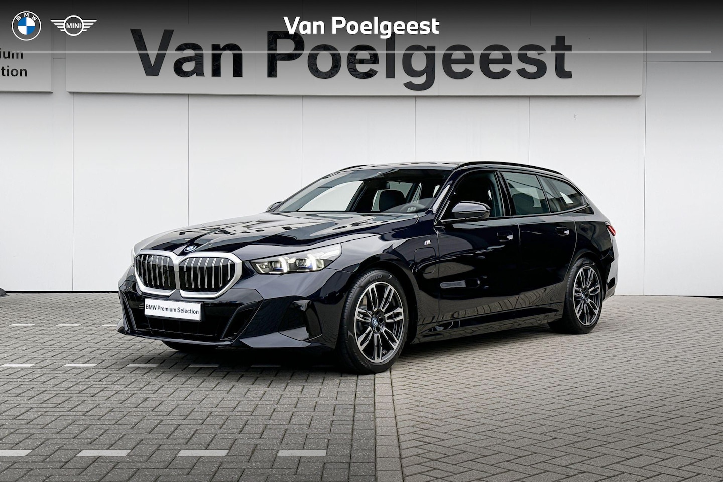 BMW 5-serie Touring - 530e M Sport | Trekhaak | 19 Inch - AutoWereld.nl