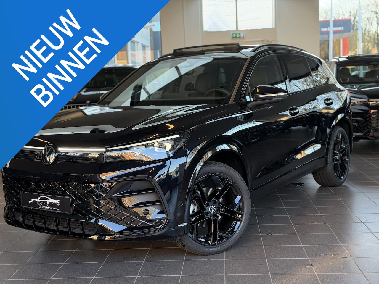 Volkswagen Tiguan - 1.5 eTSI R-Line Pano / 360 / Leder / Massage - AutoWereld.nl