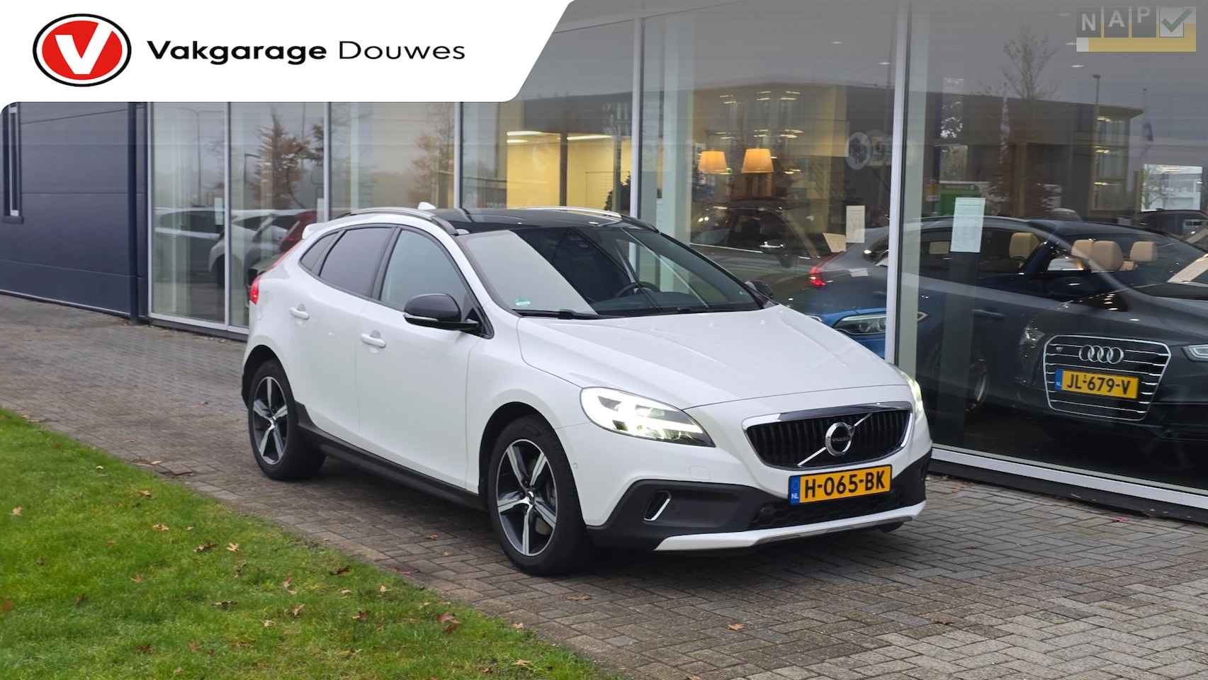 Volvo V40 Cross Country - 1.5 T3 Polar+ Luxury | NAP | Automaat | 1e eigenaar | Pano | Leder | Stoelverwarming | Key - AutoWereld.nl