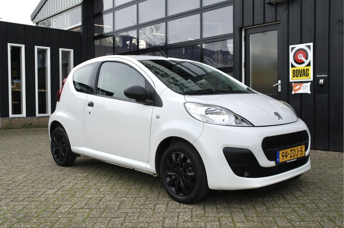 Peugeot 107 - 1.0 Access Accent | Airco | NL-Auto | Navi - AutoWereld.nl