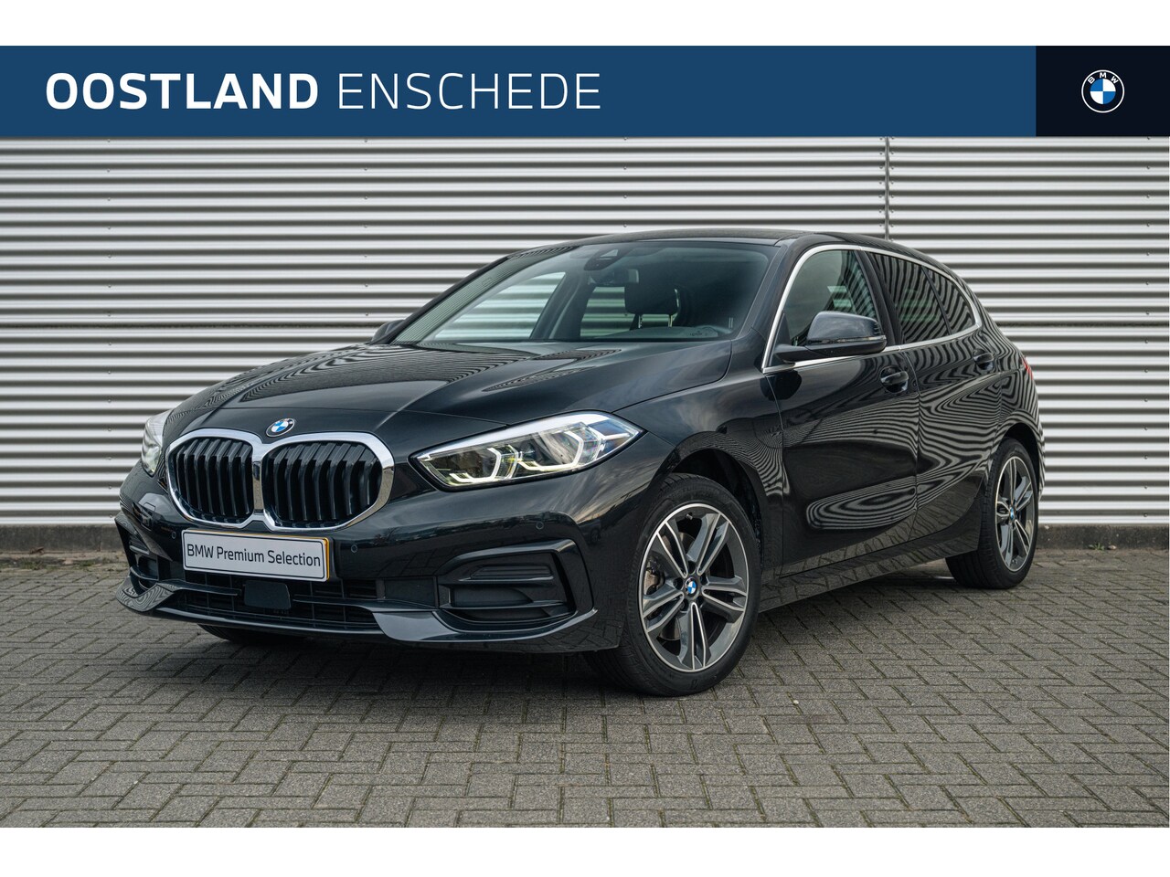 BMW 1-serie - 118i Sport Line Automaat / Sportstoelen / LED / Airconditioning / Cruise Control / PDC / L - AutoWereld.nl