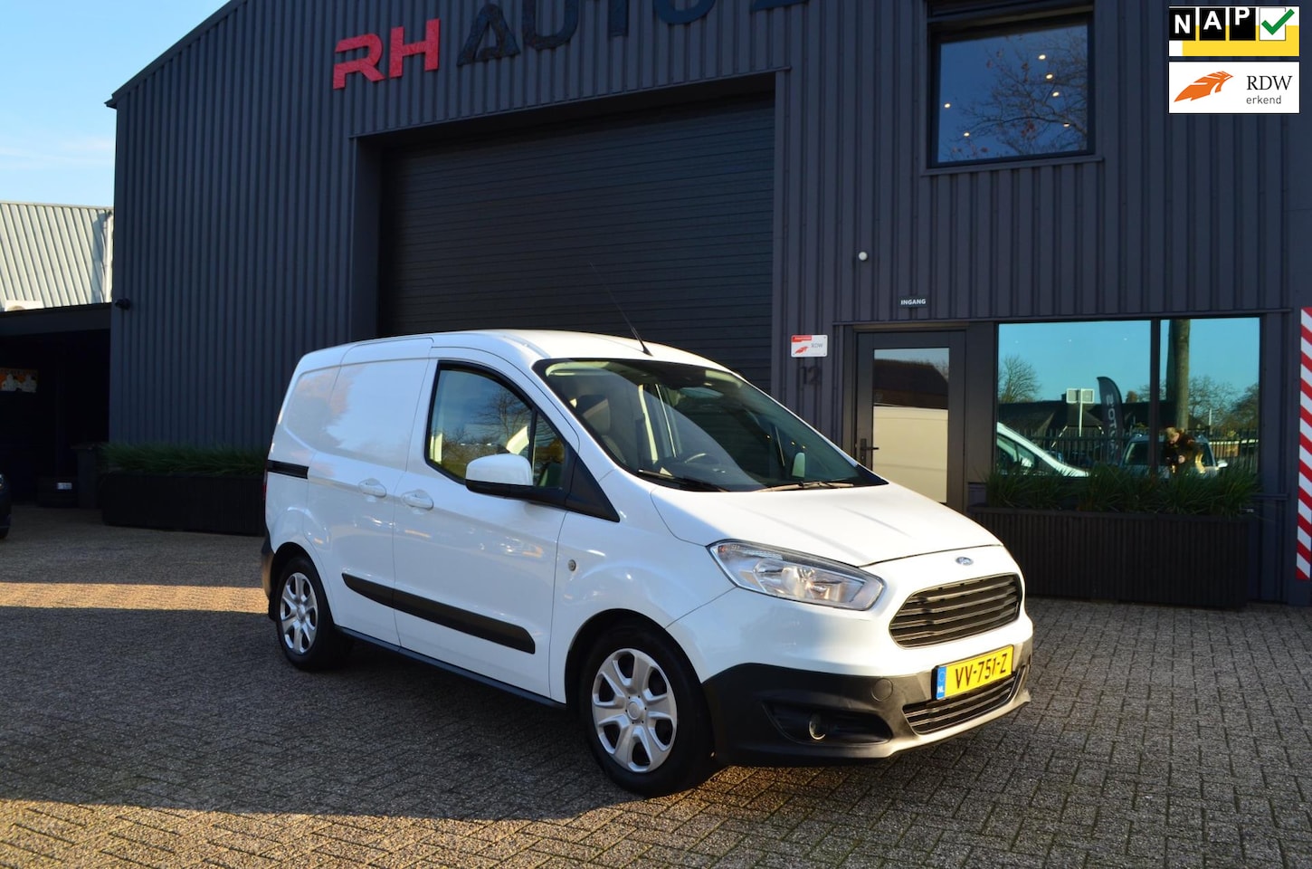 Ford Transit Courier - 1.5 TDCI Trend | Alarm | Navi | Cruise Control - AutoWereld.nl