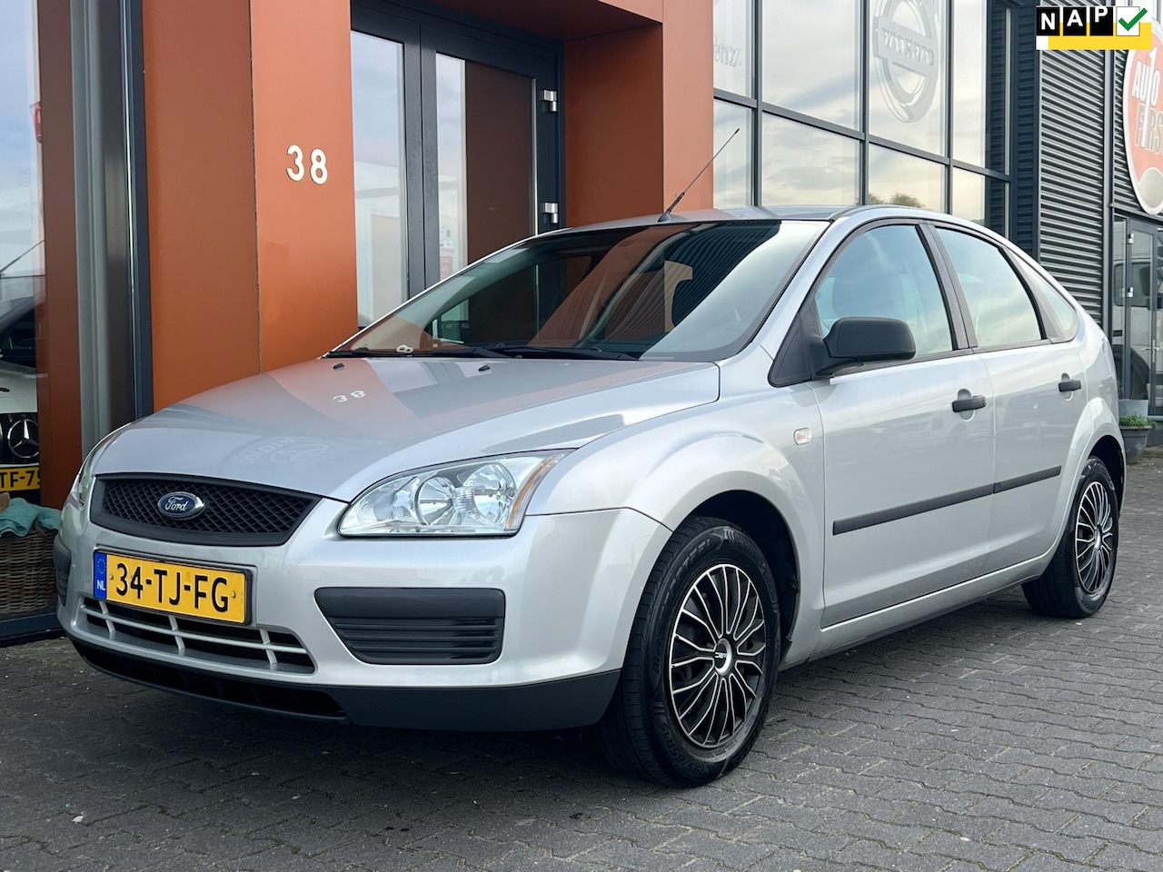 Ford Focus - 1.4-16V|Trekhaak|Airco|PDC|Aux|Elek. ramen - AutoWereld.nl