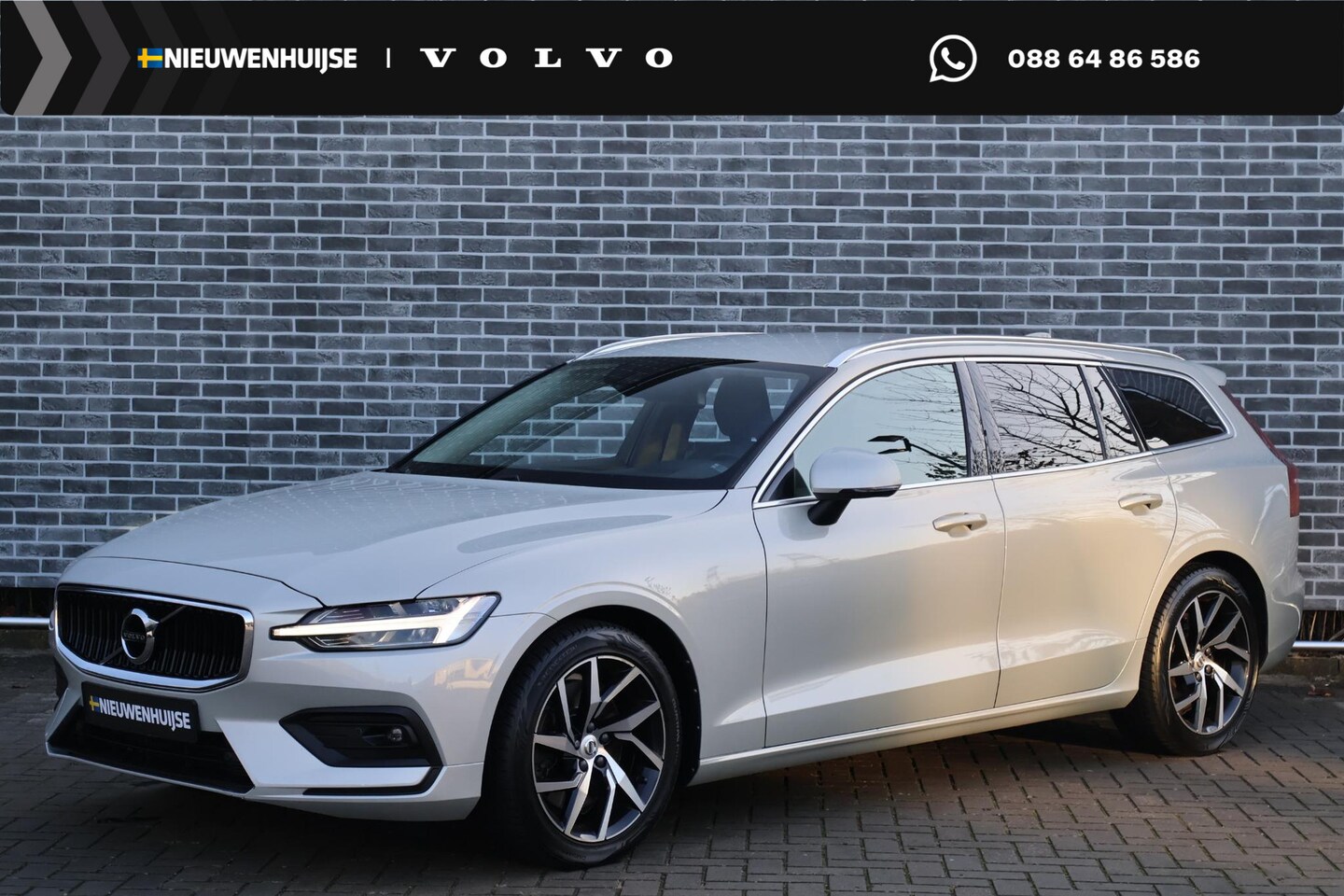 Volvo V60 - 2.0 T5 Momentum | Cruise control | Extra getint glas | Elektr. bedienbare achterklep | Nav - AutoWereld.nl