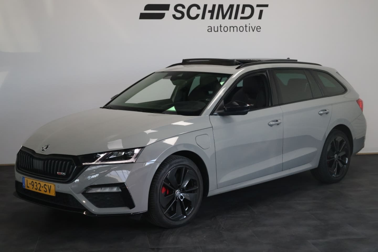 Skoda Octavia Combi - 1.4 TSI RS iV Plug-in 245PK | Panorama | Schaalstoelen - AutoWereld.nl