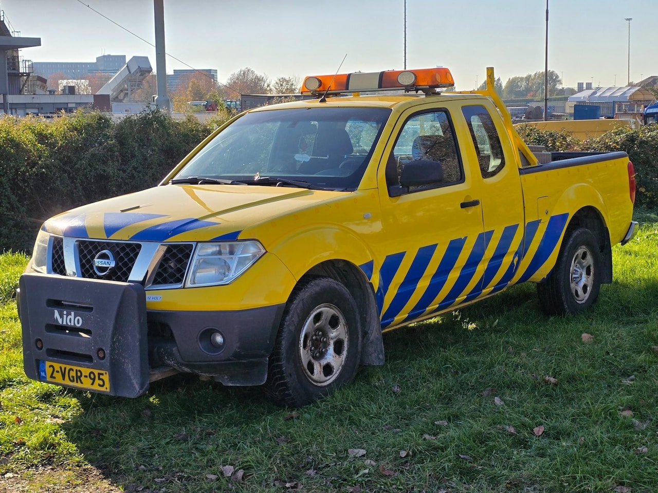 Nissan Navara - 2.5 dCi XE King Cab 4x4 W Aandrijving - AutoWereld.nl
