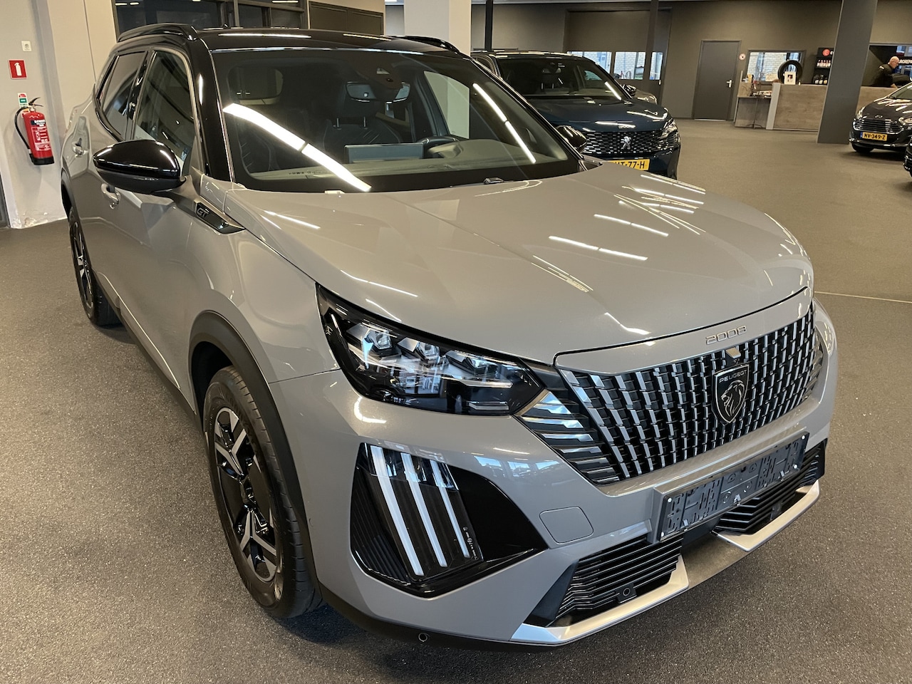 Peugeot 2008 - 1.2 PureTech GT 130 pk EAT8 automaat Alcantara bekleding met automatisch bedienbare bestuu - AutoWereld.nl