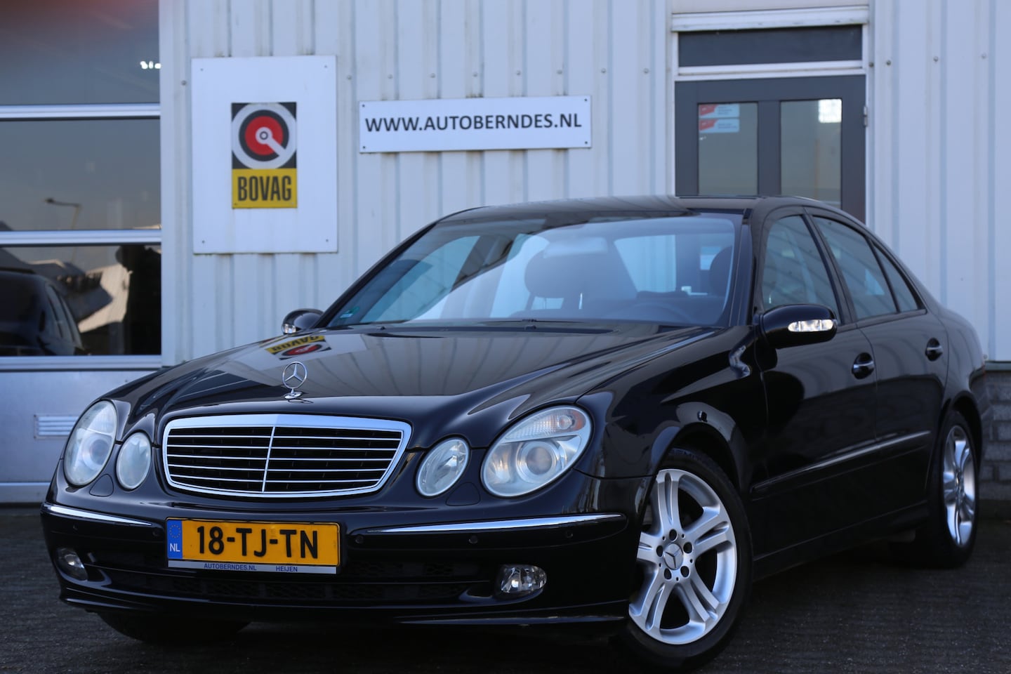 Mercedes-Benz E-klasse - 200 K. Avantgarde Aut.*NL-Auto*Youngtimer*Half Leder/Navi/Parkeersens.V+A* - AutoWereld.nl