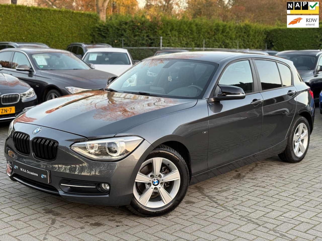 BMW 1-serie - 116i Business+ Sport|Nieuwe Ketting + Klepseals|Automaat|Navigatie|Airco|Cruise control|Xe - AutoWereld.nl