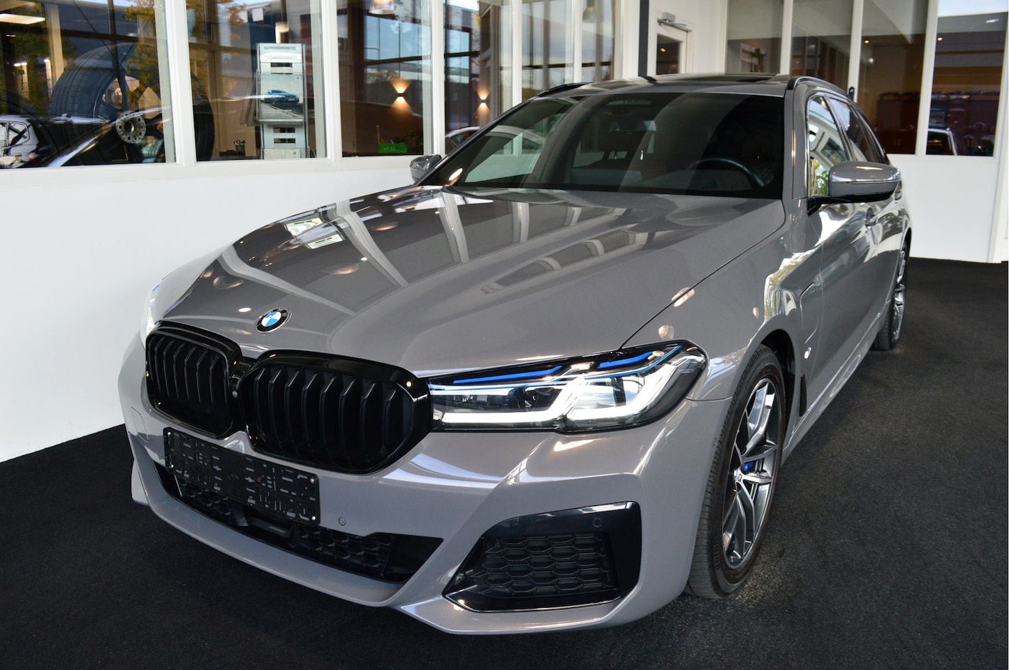 BMW 5-serie Touring - 530e Hybride M-Sportedition | Top ! - AutoWereld.nl