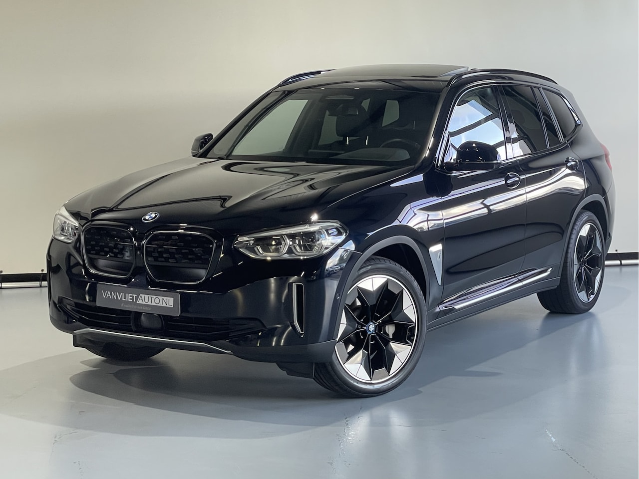 BMW iX3 - High Executive 80 kWh Pan Dak / Leder / Head Up - AutoWereld.nl