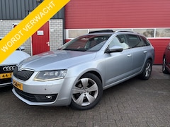 Skoda Octavia Combi - 1.2 TSI Greentech Elegance Businessline AUTOMAAT / TREKHAAK / RS-STOELEN / XENON / PANORAM