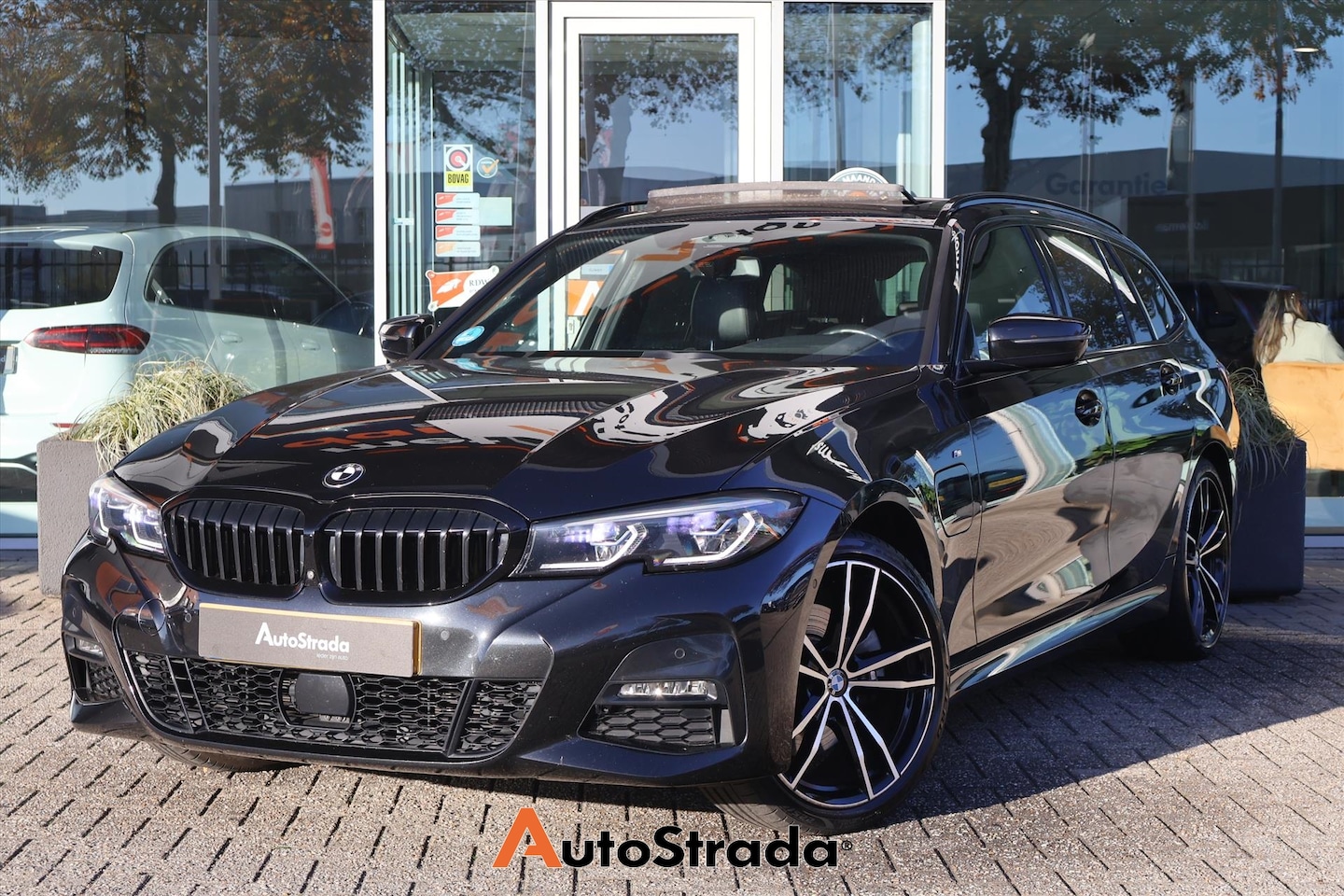 BMW 3-serie Touring - (g21) 320e M-Sport 204pk | Laser LED | ACC | Trekhaak | 360 Camera | Climate | Carplay | P - AutoWereld.nl