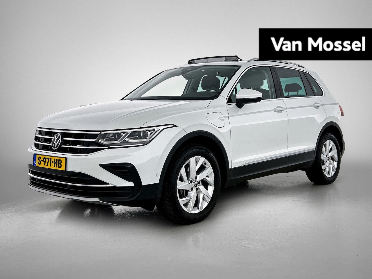 Volkswagen Tiguan - 1.4 TSI eHybrid Elegance | 245 PK | SoH ... | Automaat | Trekhaak | Panorama dak | Digital - AutoWereld.nl