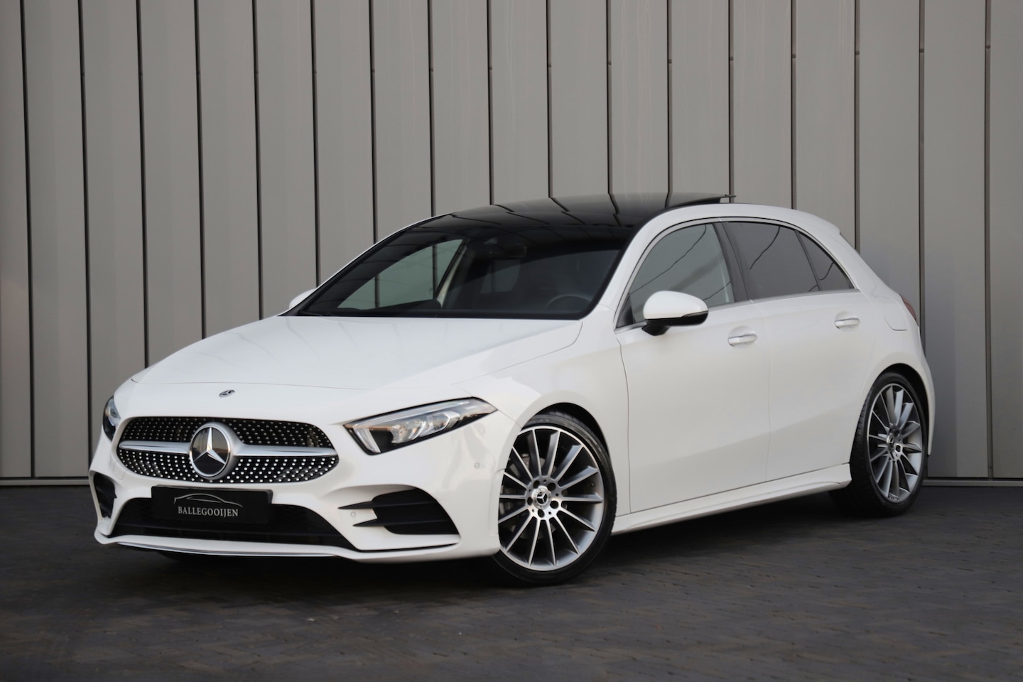 Mercedes-Benz A-klasse - 200 AMG Aut7 | 163PK | Pano | Keyless-go | Sfeerverlichting | Widescreen | Led | Stoelverw - AutoWereld.nl