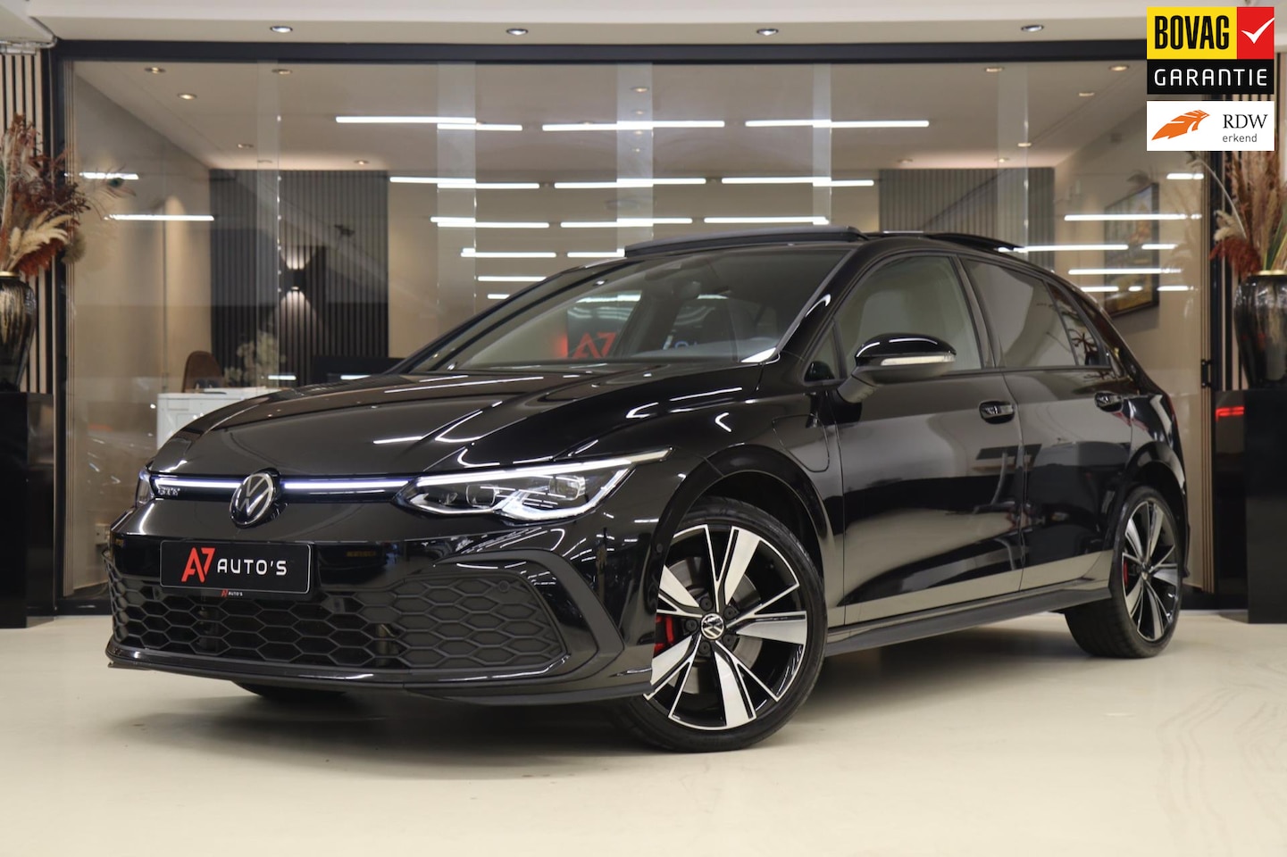 Volkswagen Golf - 1.4 TSI GTE 245PK BLACKSTYLE /PANODAK/CARPLAY/ACC/LANEASSIST/VOL - AutoWereld.nl
