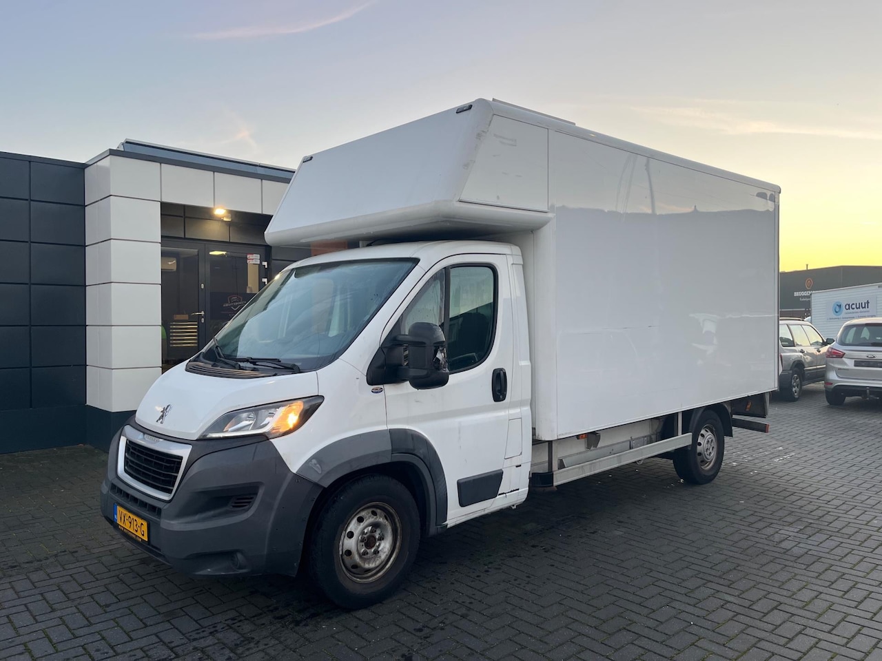 Peugeot Boxer - 335 2.2 HDI 150 Pk Laadbak +Laadklap 2016 - AutoWereld.nl