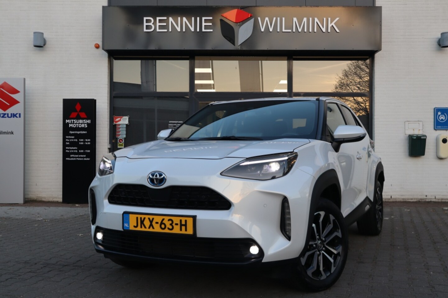 Toyota Yaris Cross - 1.5 Hybrid Dynamic Plus Blindspot/PDC/Stuur/Stoelverwarming/Elec - AutoWereld.nl