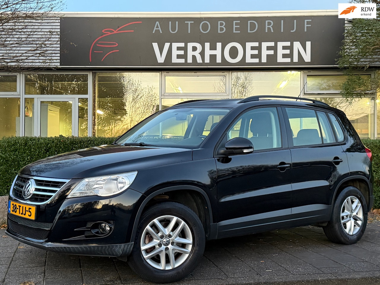 Volkswagen Tiguan - 1.4 TSI Comfort&Design - CARPLAY - TREKHAAK - 5 DEURS - - AutoWereld.nl