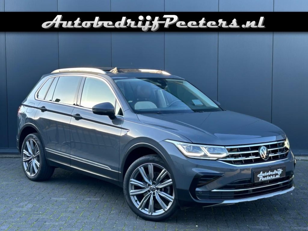 Volkswagen Tiguan - 1.4 eHybrid Pano ACC HUD V-cockpit IQ-light 360ºCamera e.Trekhaak - AutoWereld.nl