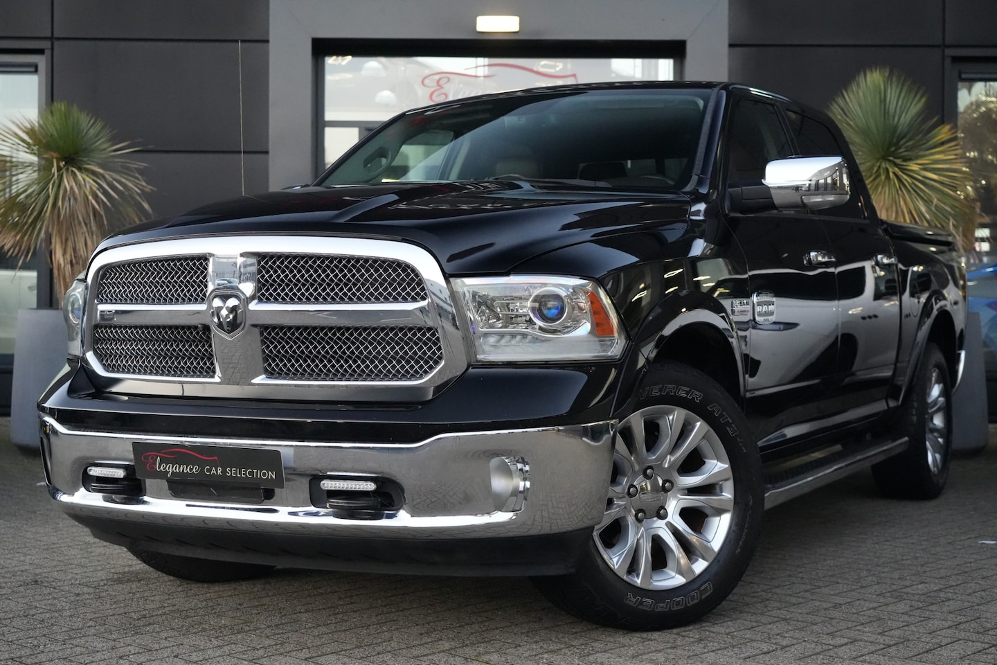 Dodge Ram 1500 - 5.7 V8 Quad Cab 6'4 Longhorn Edition 402pk Panoramadak/Trekhaak/Camera - AutoWereld.nl