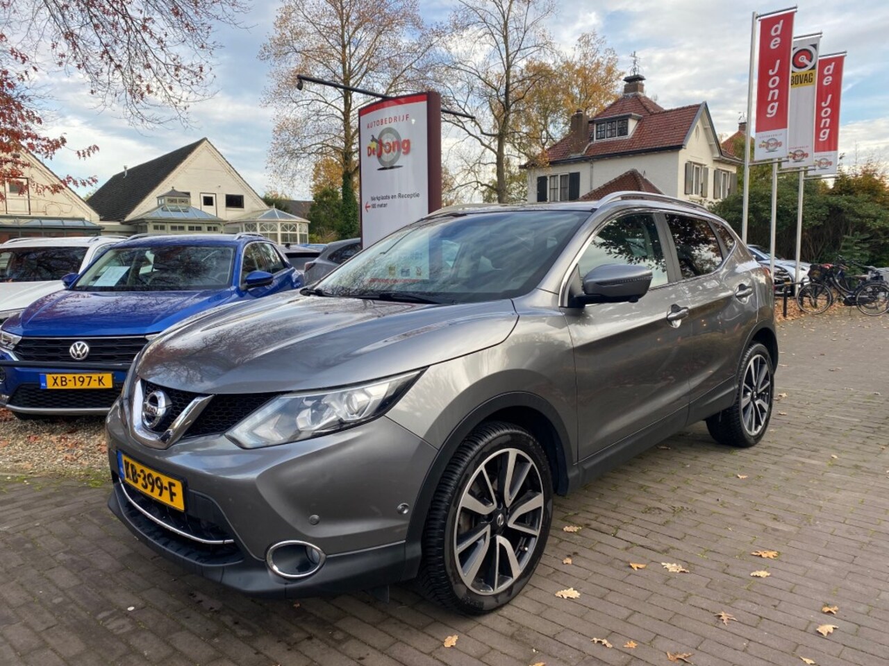 Nissan Qashqai - 1.2 TEKNA AUTOMAAT / NAVI / CAMERA / STOELVERW. / TREKHAAK - AutoWereld.nl