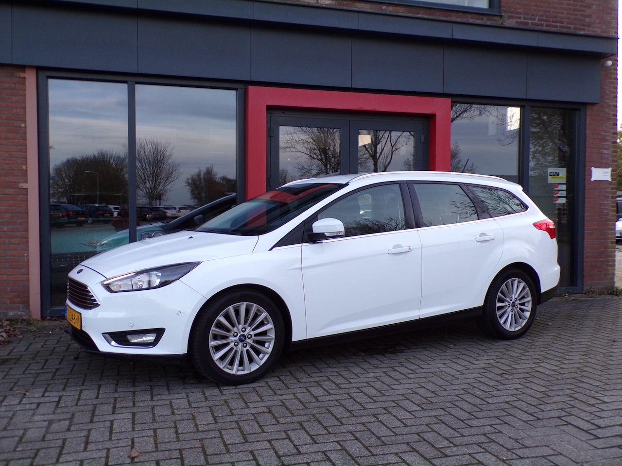 Ford Focus Wagon - 1.0 Titanium Navi PDC Park Assist NAP - AutoWereld.nl