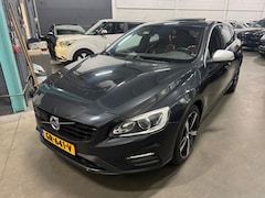 Volvo V60 - 2.4 D6 Twin Engine R-Design H&K ACC BLIS S DAK LEDER TREKHAAK VOL