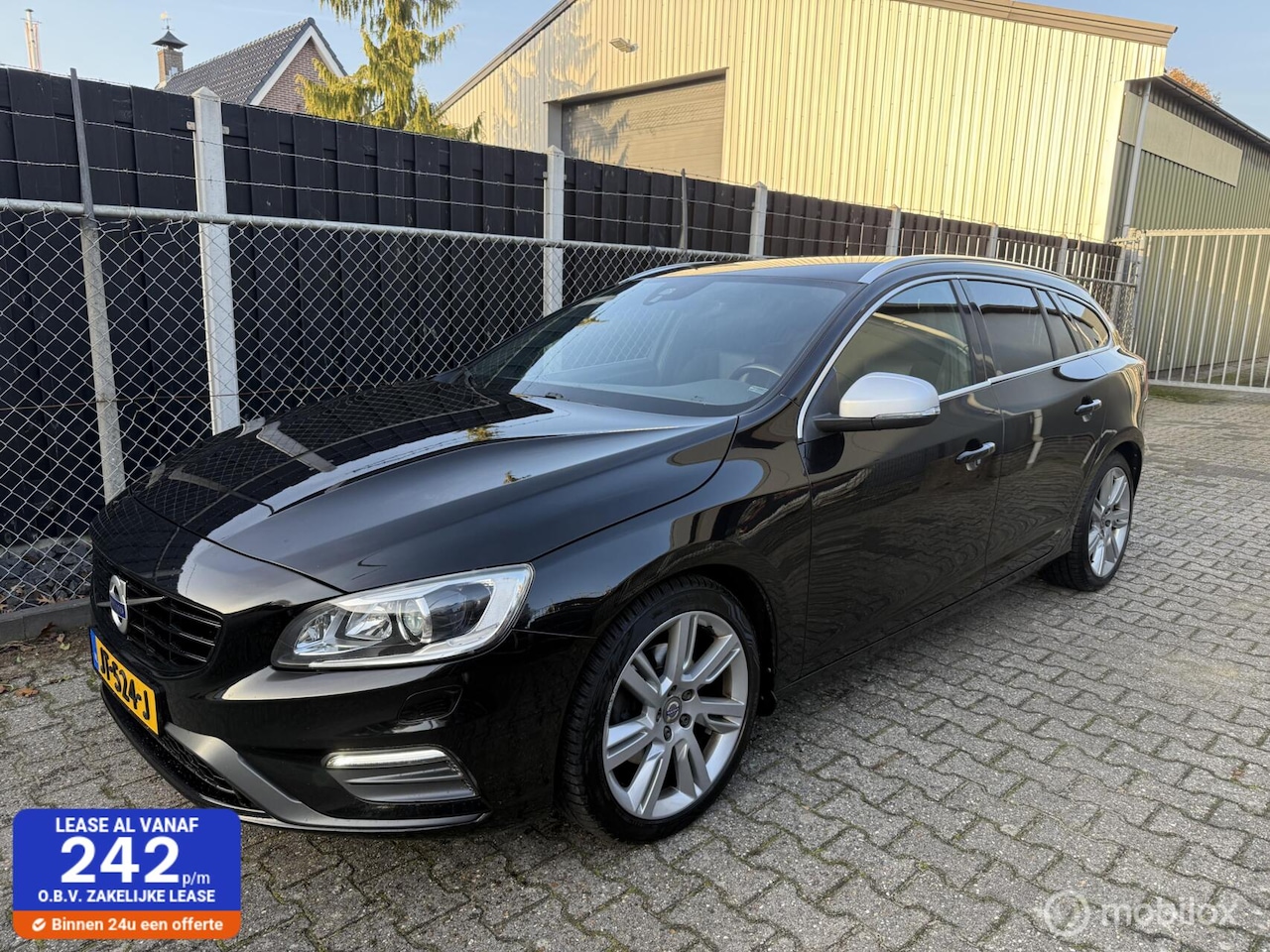 Volvo V60 - 2.0 D3 R-Design dealer onderhouden - AutoWereld.nl