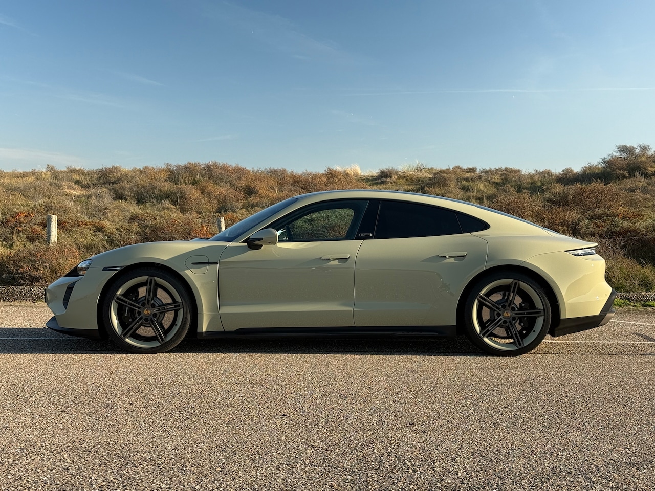 Porsche Taycan - GTS 84 kWh Hockenheim Edition | 1/180 | 598 pk | NL auto | - AutoWereld.nl