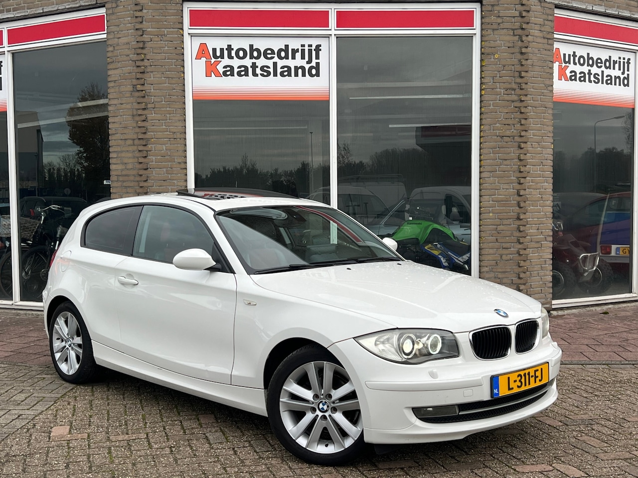 BMW 1-serie - 116i - Carplay - Cruise - Schuifdak - AutoWereld.nl