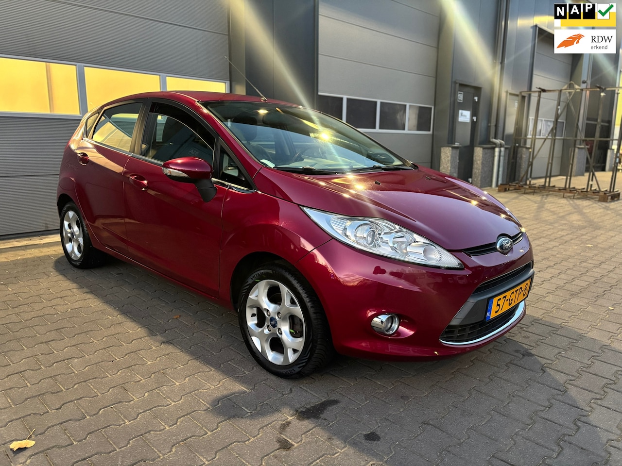 Ford Fiesta - 1.25 Titanium 5Drs|Airco|Cruiscontrole| Parkeersensor|Nieuwe APK|DBriem vervangen - AutoWereld.nl