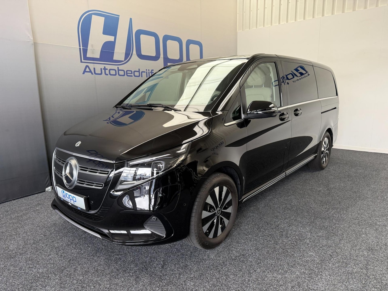 Mercedes-Benz EQV - 300 L2 8-pers AMG Facelift - Inter. & Exterieur pakket - 360 - Elec. deuren - Vol Opties - - AutoWereld.nl