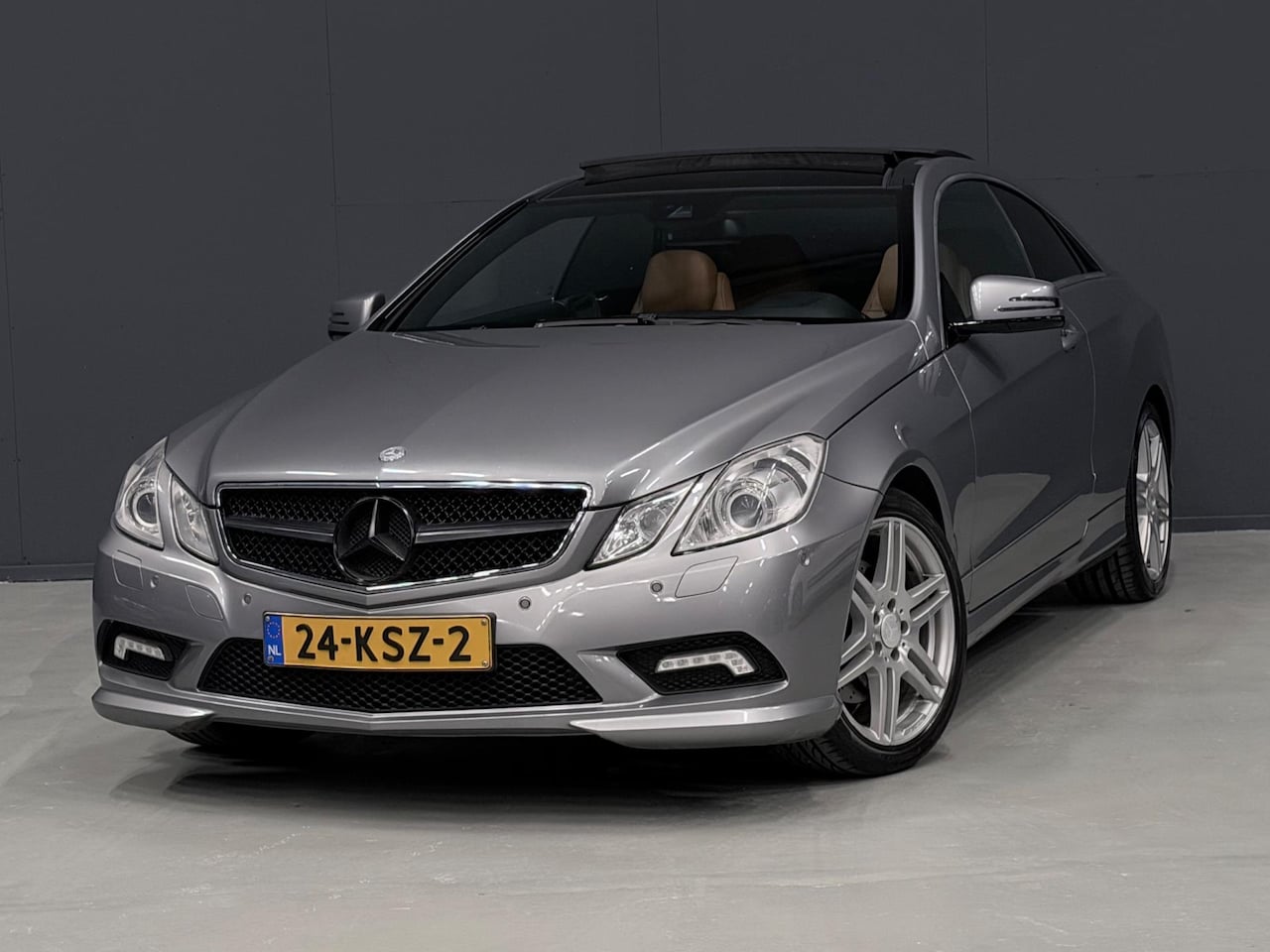 Mercedes-Benz E-klasse Coupé - 350 CGI Avantgarde AUTOMAAT PANO/LEDER/MASSAGE/NAVI/CRUISE | KEURIGE AUTO ! - AutoWereld.nl