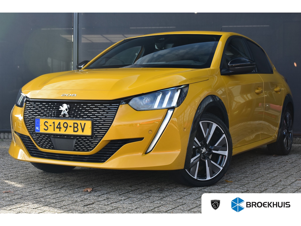 Peugeot 208 - 1.2 PureTech GT | Navigatie | Sfeerverlichting | Allseason | Dodehoek-Detectie | Keyless-E - AutoWereld.nl