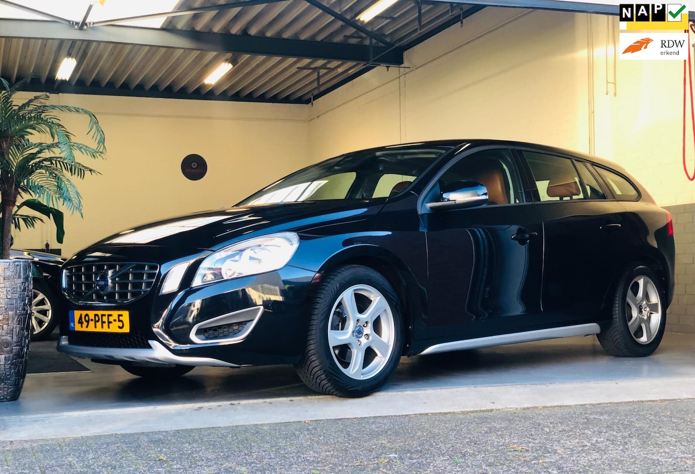 Volvo V60 - 1.6 Ocean Race/TOPSTAAT/VOL LEER/NAVI - AutoWereld.nl