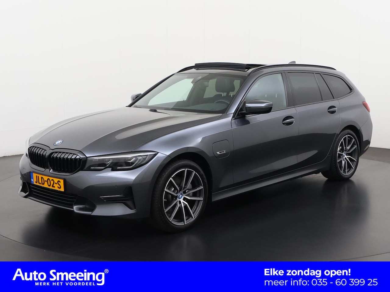 BMW 3-serie Touring - 320e xDrive Sport Line Shadow | Panoramadak | Adaptief M Sport Onderstel | Zondag Open! - AutoWereld.nl